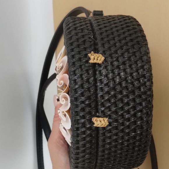 Rattan Shell black crossbody purse handbag snap closure 6" diameter - Picture 6 of 7